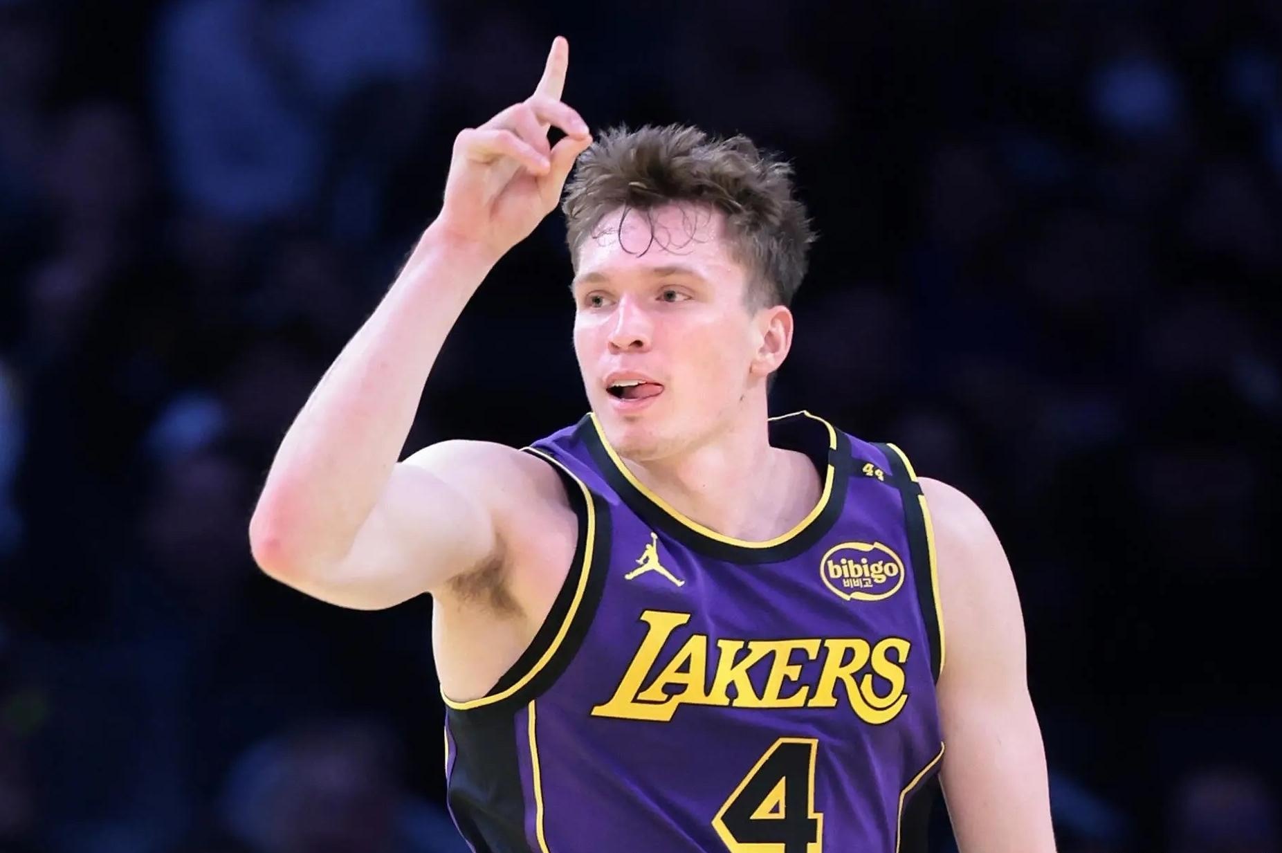 里程碑夜洛杉矶湖人门线救险；欧冠国际比赛日刷纪录；震撼外界；资深球员宣示担当的简单介绍